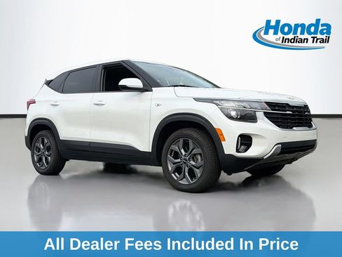 Used 2024 Kia Seltos LX AWD/4WD image 1