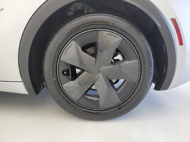Used 2024 Toyota Prius LE FWD image 10