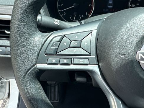 Used 2025 Nissan Altima 2.5 SV FWD image 25