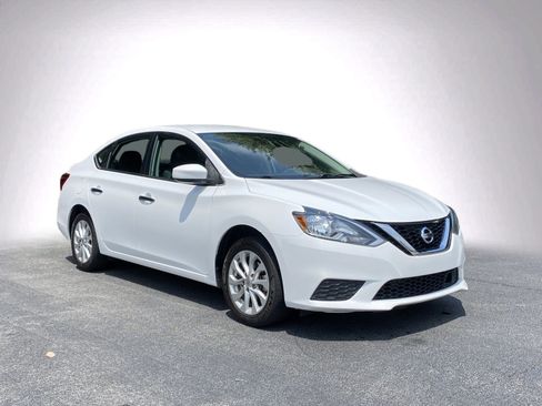 Used 2019 Nissan Sentra SV FWD image 2