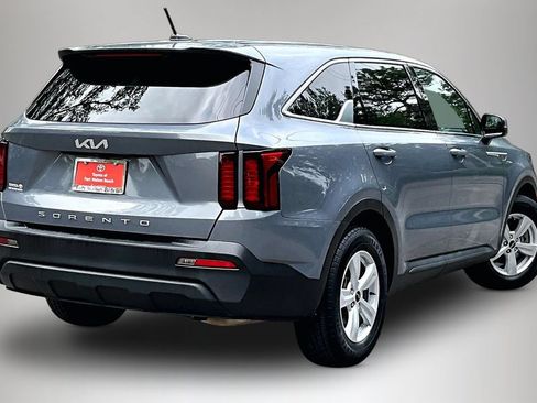 Used 2022 Kia Sorento LX FWD image 5