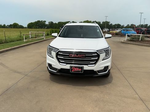 Certified 2023 GMC Terrain SLT image 3