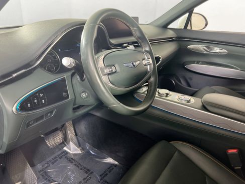 Used 2023 Genesis GV70 2.5T w/ Advanced Package image 9