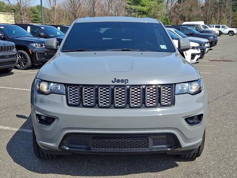 Certified 2022 Jeep Grand Cherokee Laredo X AWD/4WD image 8