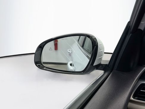 Used 2025 Genesis G70 2.5T RWD image 16
