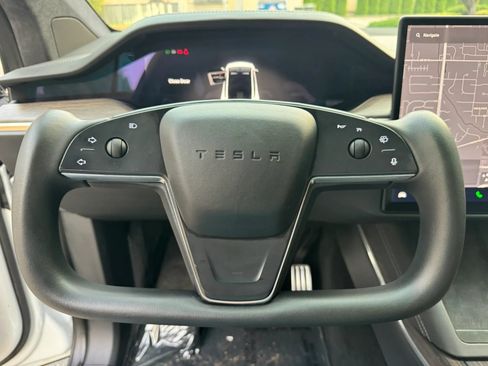 Used 2023 Tesla Model X AWD/4WD image 33