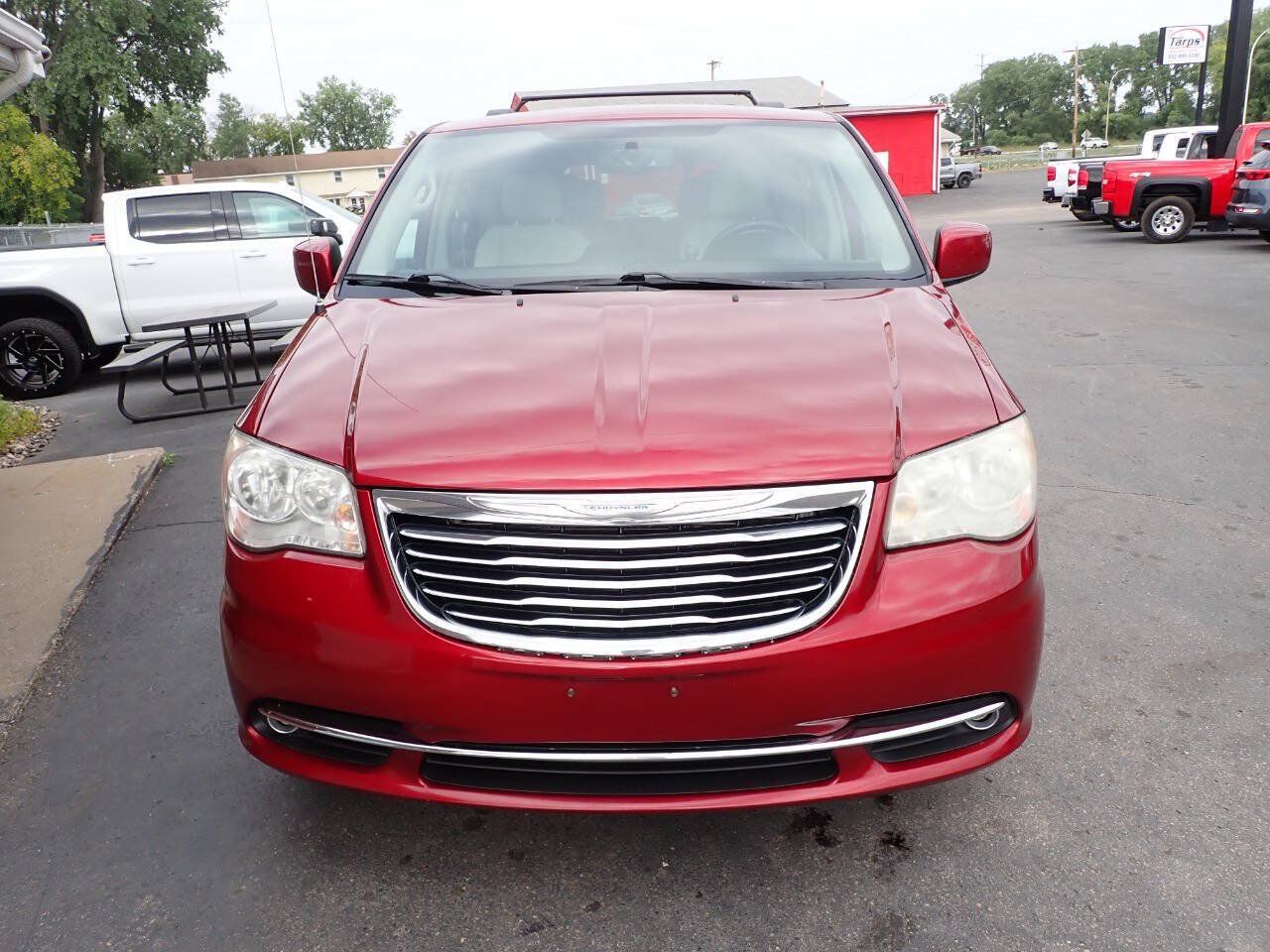 Used 2013 Chrysler Town & Country Touring FWD image 2