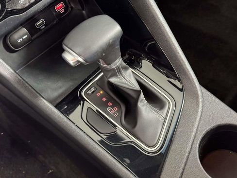 Used 2020 Kia Niro LXS FWD image 29