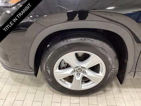Used 2024 Toyota Highlander LE AWD/4WD image 20