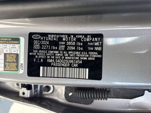 Used 2025 Hyundai Elantra SEL FWD image 34