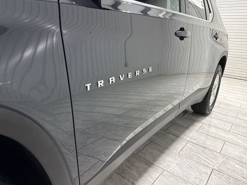 Used 2020 Chevrolet Traverse LT w/ LPO, Floor Liner Package FWD image 33