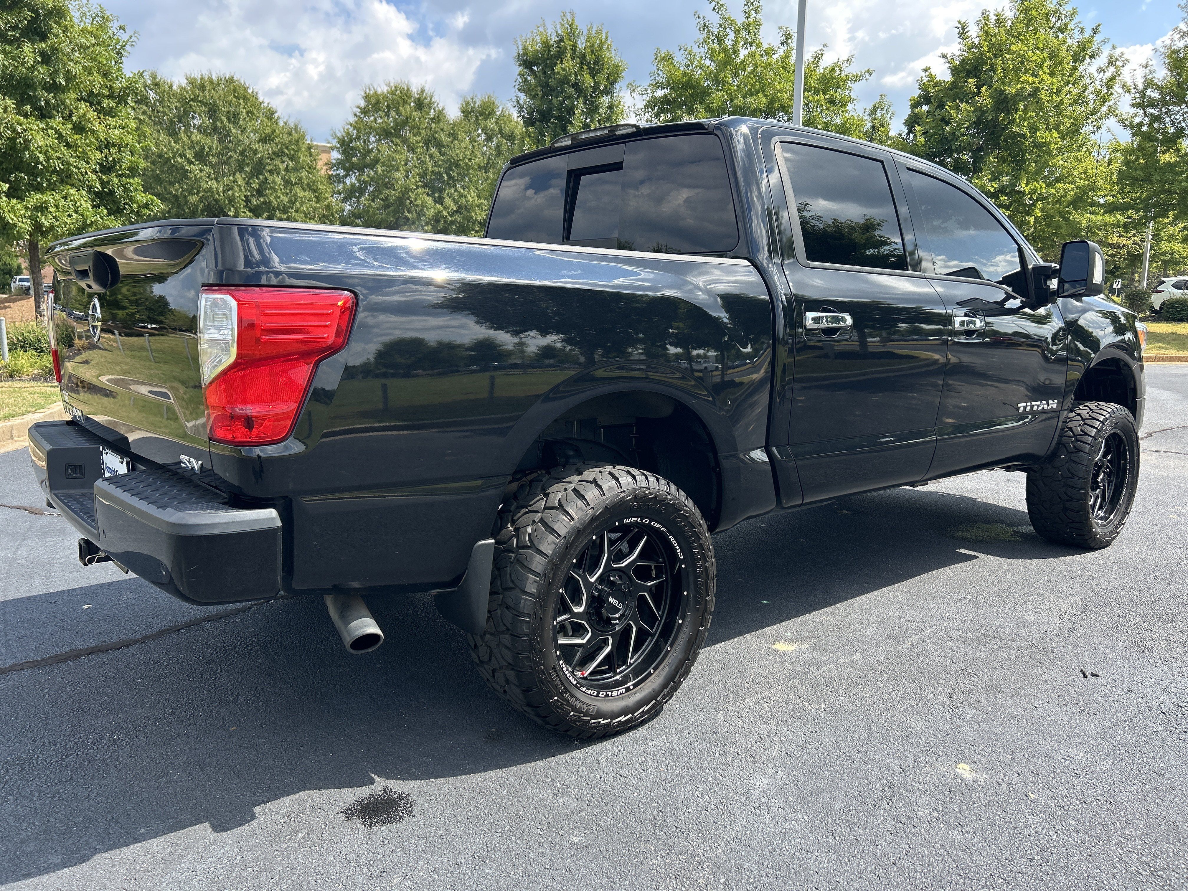 Used 2021 Nissan Titan SV w/ SV Convenience Package RWD image 9