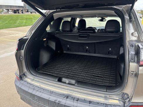 Used 2020 Jeep Cherokee Latitude Plus w/ Cold Weather Group image 29