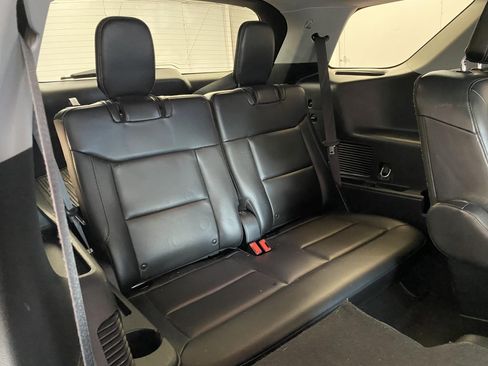 Used 2022 Ford Explorer XLT w/ Equipment Group 202A AWD/4WD image 13