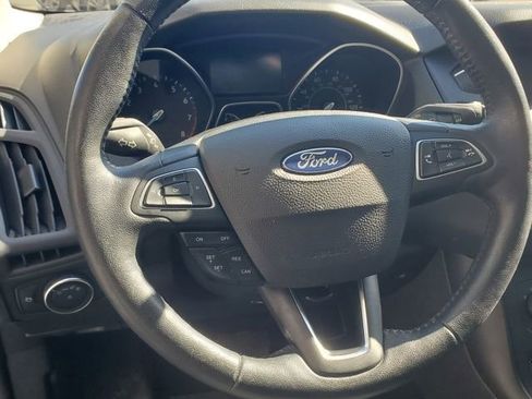 Used 2018 Ford Focus SE w/ Cold Weather Package FWD image 15