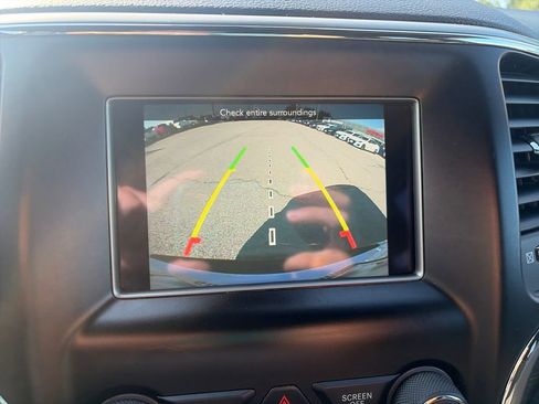 Used 2020 Jeep Grand Cherokee Laredo AWD/4WD image 20
