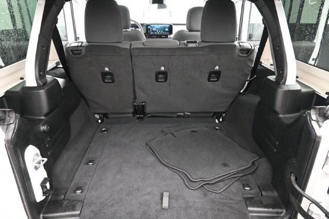 Used 2025 Jeep Wrangler Unlimited Sahara AWD/4WD image 19