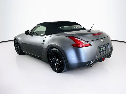 Used 2016 Nissan 370Z Roadster RWD image 5