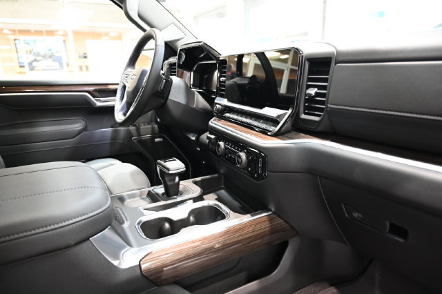 New 2026 Chevrolet Silverado 1500 RST w/ Redline Edition AWD/4WD image 16
