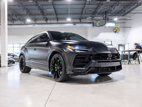 Used 2022 Lamborghini Urus image 3