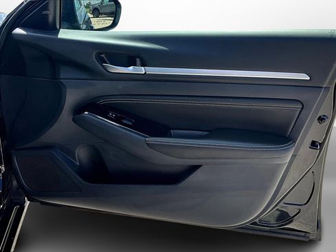 Used 2022 Nissan Altima 2.5 SV w/ SV Premium Package image 26