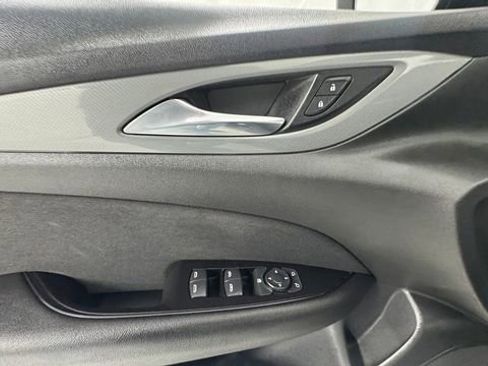 Used 2018 Buick Regal Preferred FWD image 16