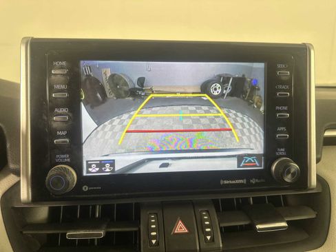 Used 2019 Toyota RAV4 Limited image 17