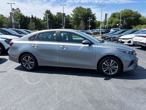 Used 2023 Kia Forte LXS w/ LXS Technology Package FWD image 3