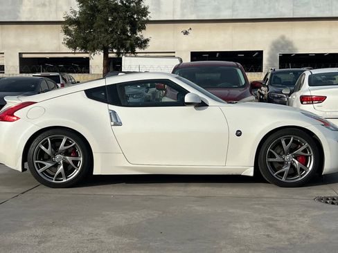 Used 2013 Nissan 370Z Touring w/ Sport Pkg image 8