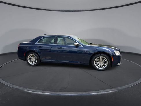 Used 2017 Chrysler 300 Limited w/ Value Package RWD image 9