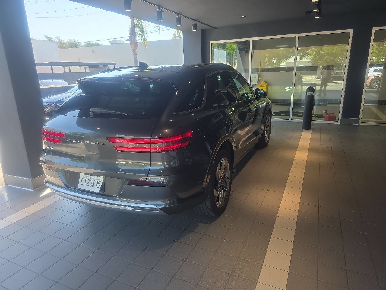 Used 2023 Genesis Electrified GV70 AWD/4WD image 31