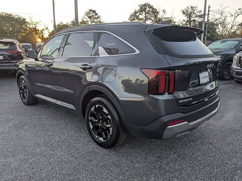 Used 2024 Kia Sorento S FWD image 5