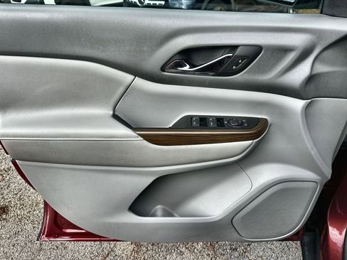 Certified 2017 GMC Acadia SLE image 21