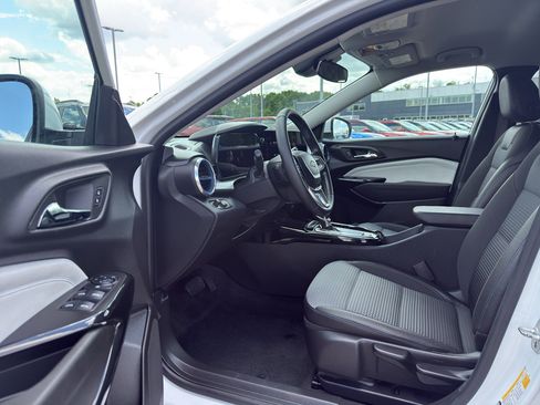 Certified 2024 Chevrolet Trax LT w/ Driver Confidence Package FWD image 11