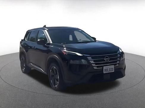 Used 2025 Nissan Rogue SV FWD image 3