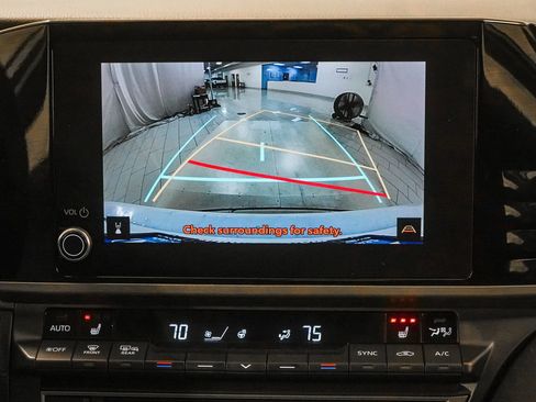 Used 2025 Toyota Camry LE AWD/4WD image 28