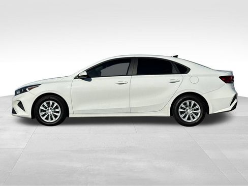 Used 2024 Kia Forte LX FWD image 2