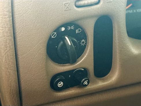 Used 2004 Chevrolet TrailBlazer LS w/ LS Preferred Equipment Group AWD/4WD image 8