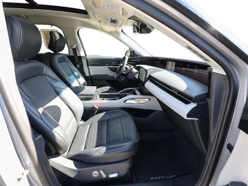 Certified 2024 Lincoln Nautilus Reserve w/ Equipment Group 202A AWD/4WD image 23