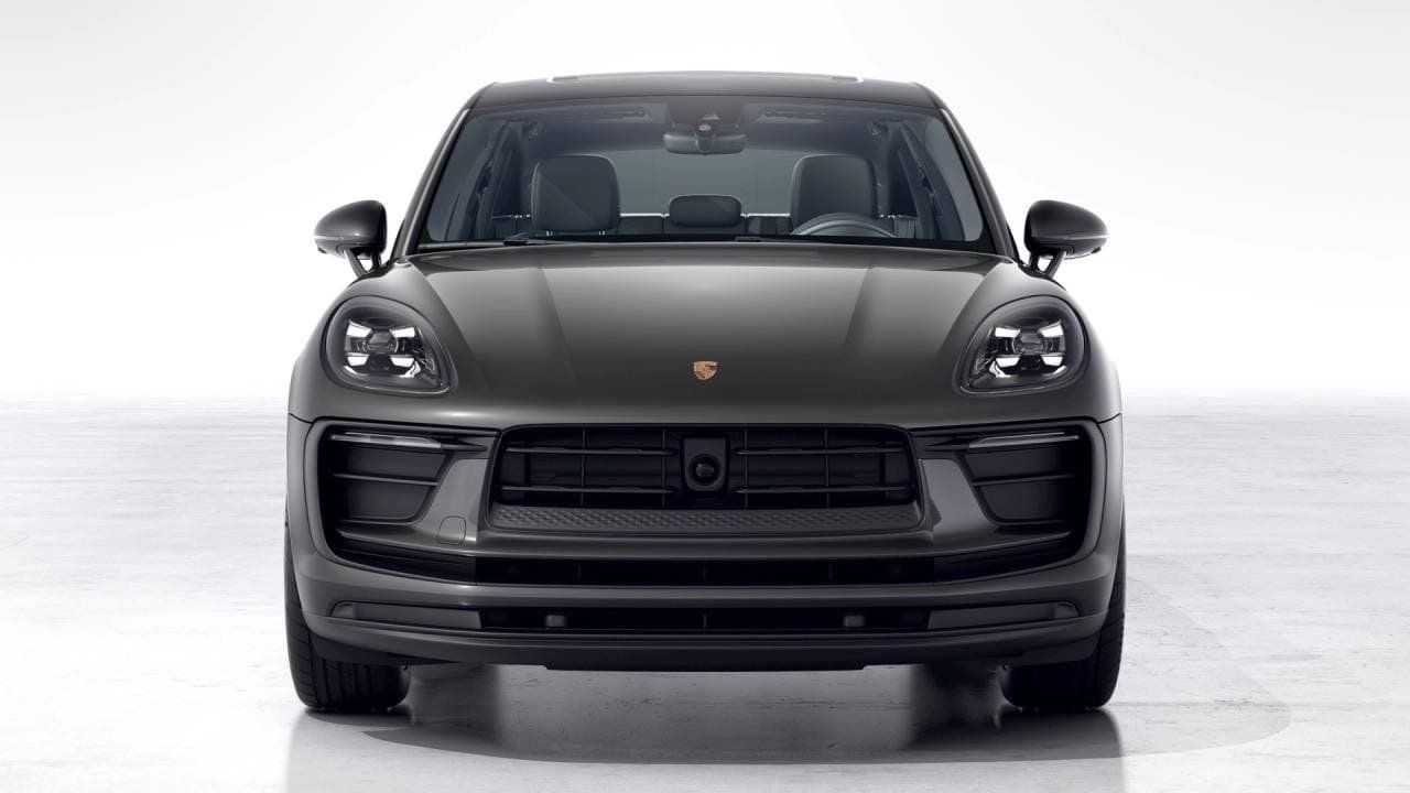 Certified 2026 Porsche Macan AWD/4WD image 4
