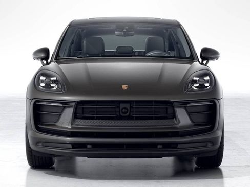New 2026 Porsche Macan AWD/4WD image 4