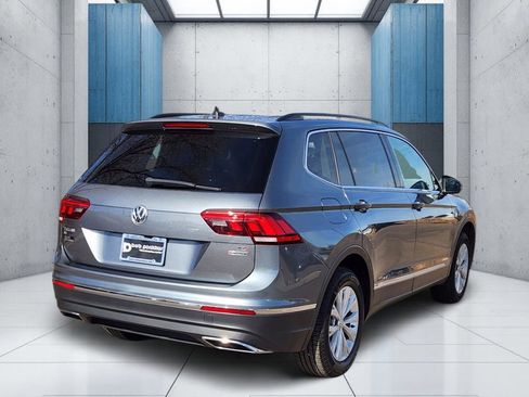 Used 2018 Volkswagen Tiguan SE w/ Panoramic Sunroof Package image 24