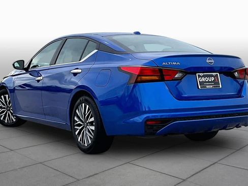 Used 2025 Nissan Altima 2.5 SV FWD image 12