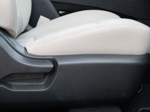 Used 2024 Nissan Rogue SV image 31