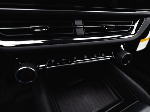 New 2026 Chevrolet Equinox EV RS image 7