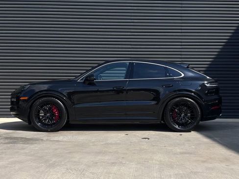 New 2026 Porsche Cayenne Turbo image 2