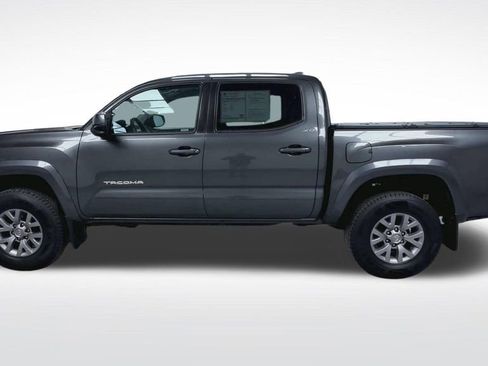 Used 2019 Toyota Tacoma SR5 image 18