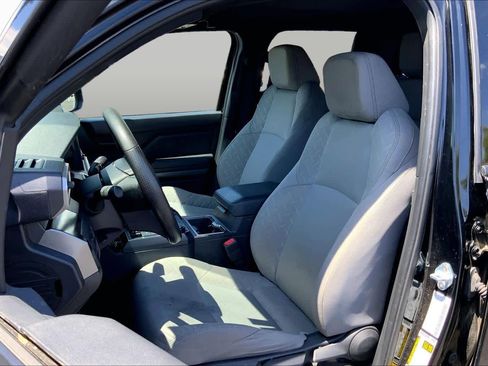 Used 2025 Toyota Tacoma SR5 AWD/4WD image 7