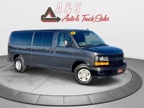 Used 2017 Chevrolet Express 3500 LS image 1