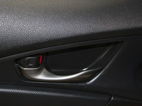 Used 2018 Honda Civic Sport image 5